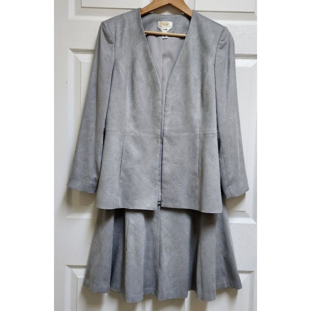 Talbots 2 Pc Women Gray Faux Suede Skirt Suit Blazer Size 8 Petite Flare Career